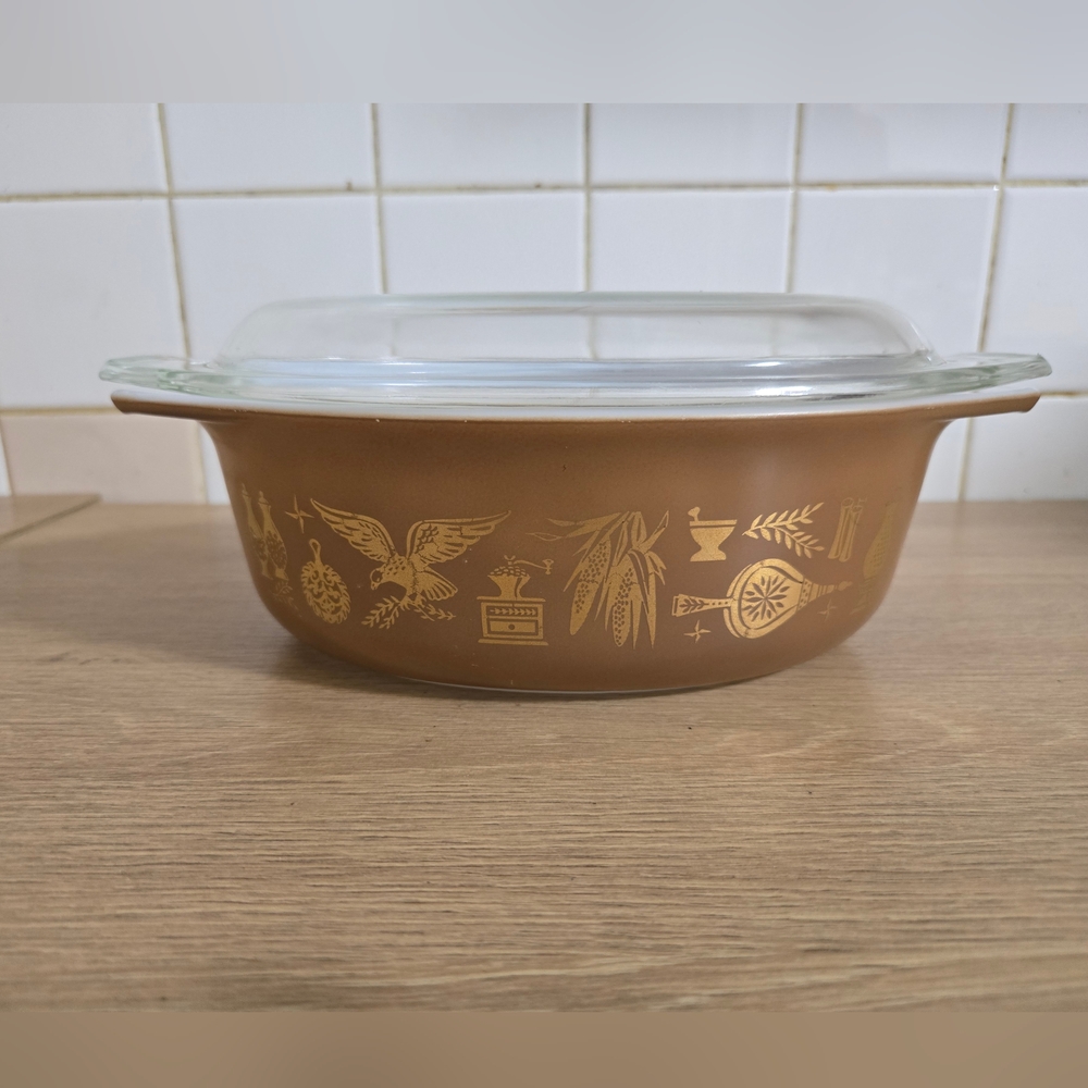 Pyrex Early American 043 Casserole with Lid (1 1.5 Qt.)